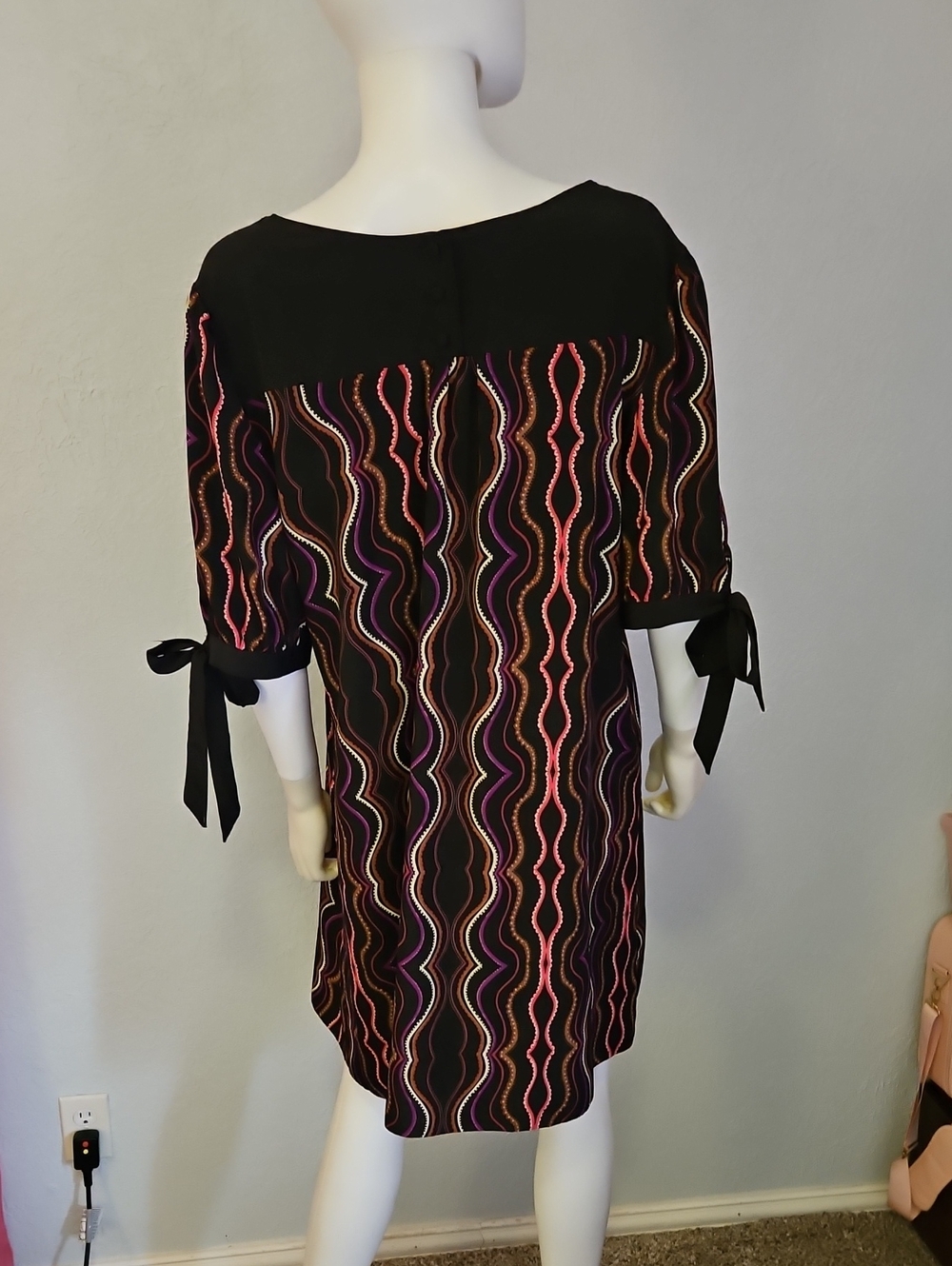 ELLE Retro Wavy Mod Multicolor Shift Dress - Picture 9 of 12